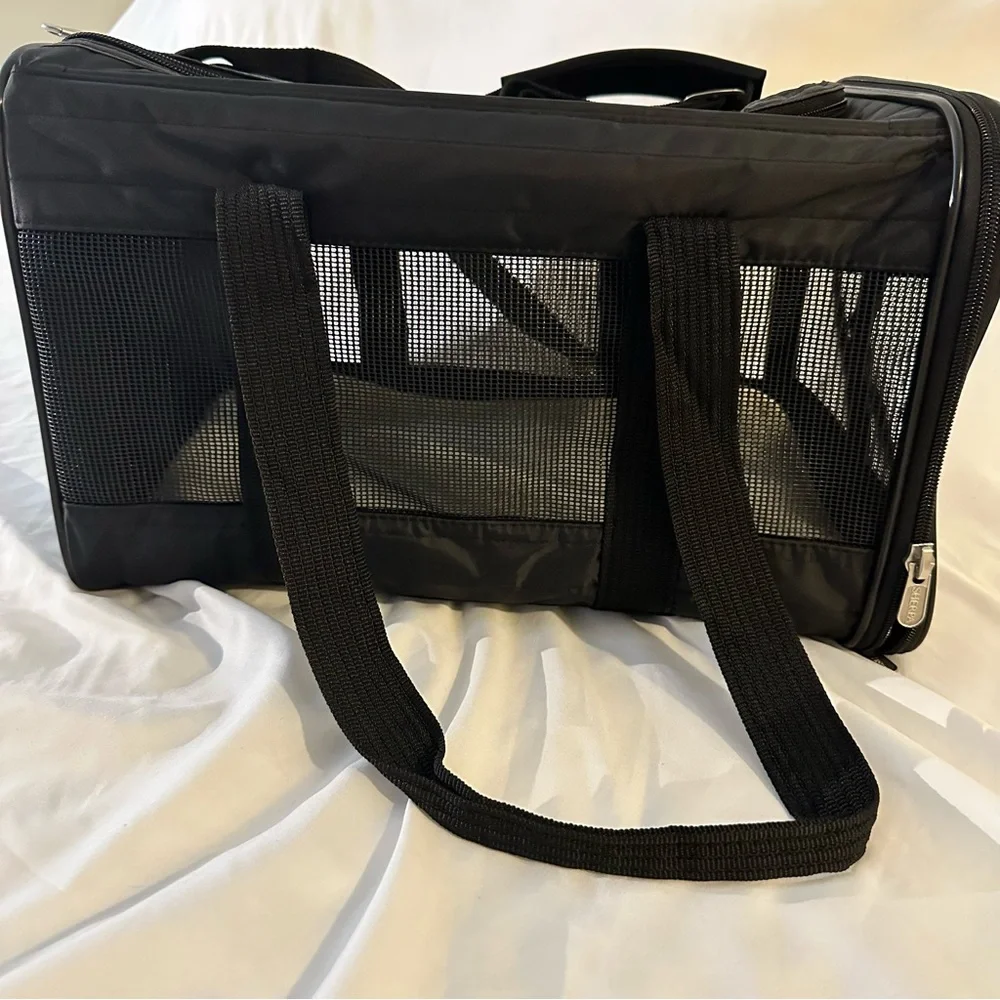 Sherpa Original Deluxe Airline-Approved Dog & Cat Carrier Bag, Black, Medium